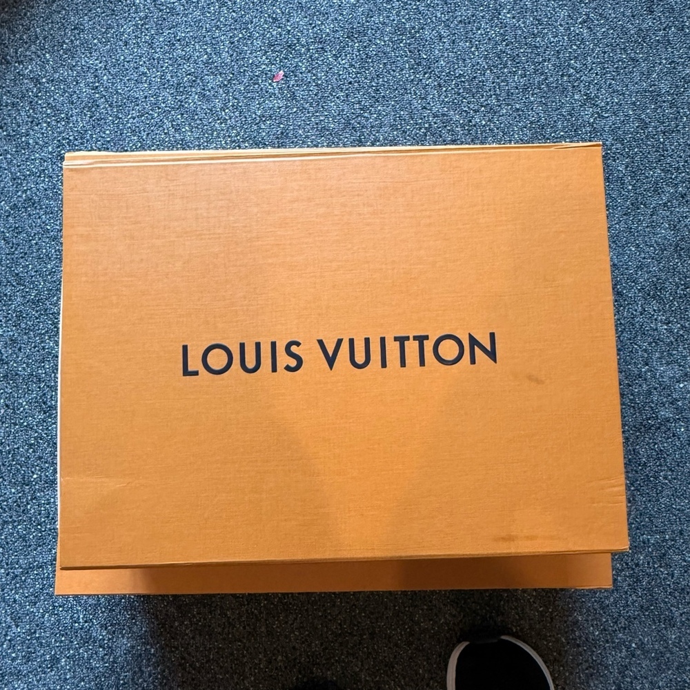 Authentic Louis Vuitton Complete Luxury Gift Set Shopping Bag Box Ribbon Package